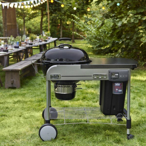 Угольный гриль Weber Performer Deluxe GBS, 57 см (газовый розжиг)  